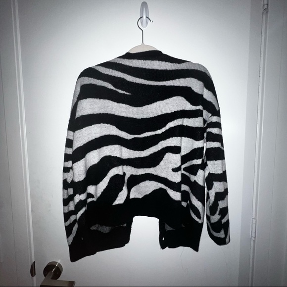 Zebra sweater - size M - good condition - Picture 2 of 4